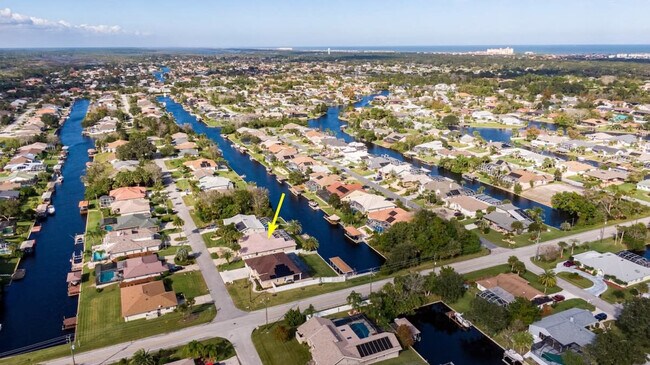 Building Photo - 6 Clinton Ct N