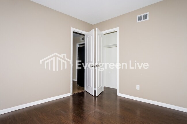 Building Photo - 1633 Puryear Rd