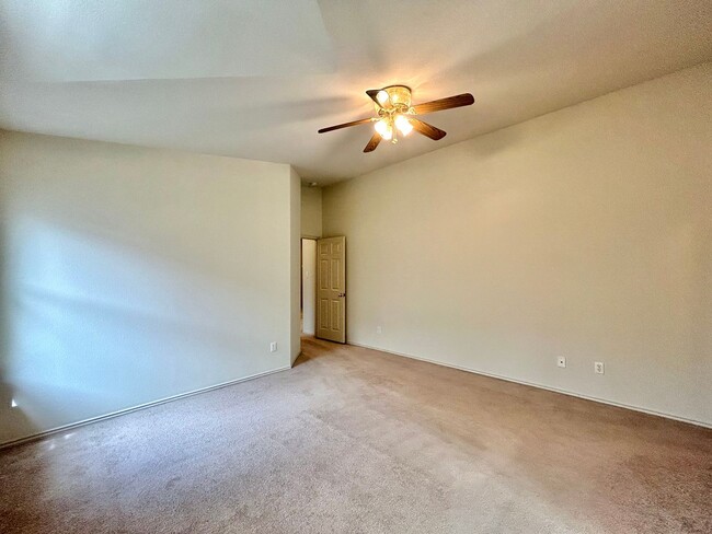 Building Photo - Charming 3/BR 2/BA One-Level Home with Fen...