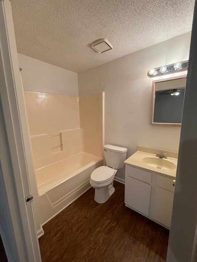 Building Photo - 3 Bed in North Murfreesboro