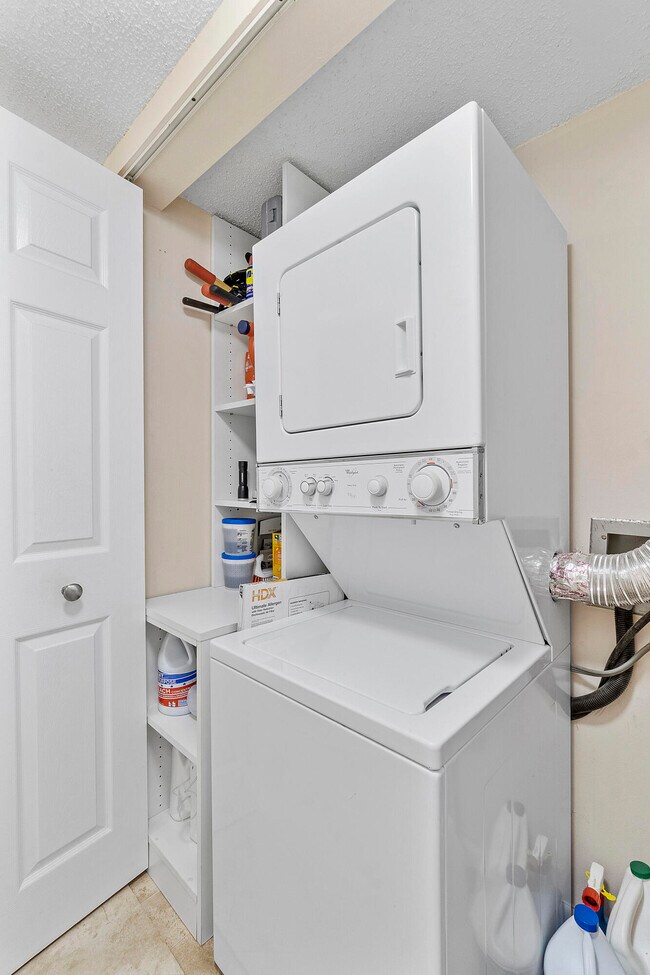 Building Photo - 250 S Ocean Blvd