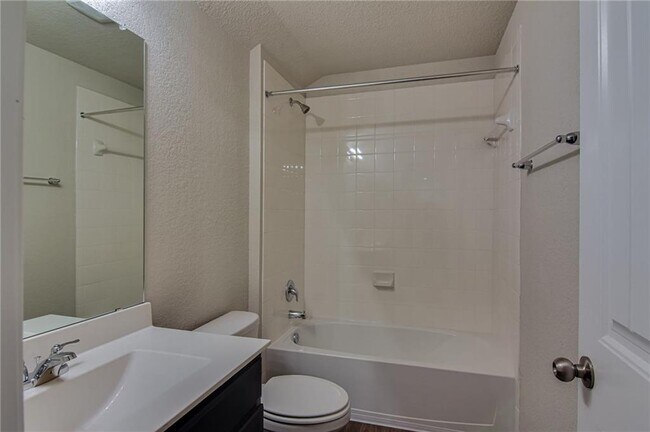 Building Photo - 309 Naset Dr