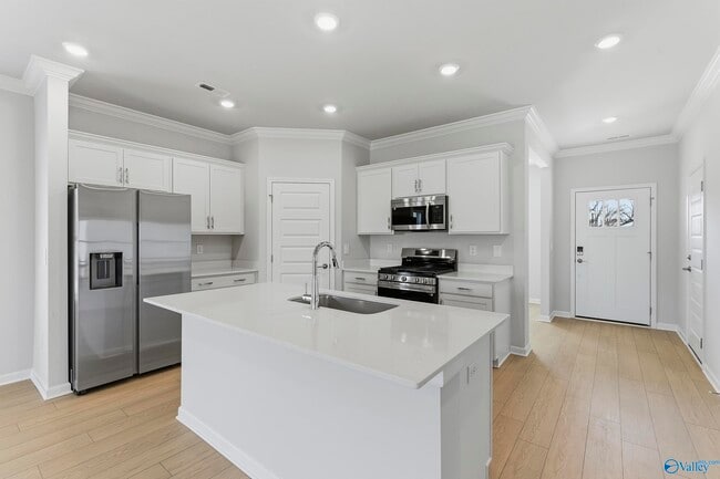 Building Photo - 305 Pond Spg Dr