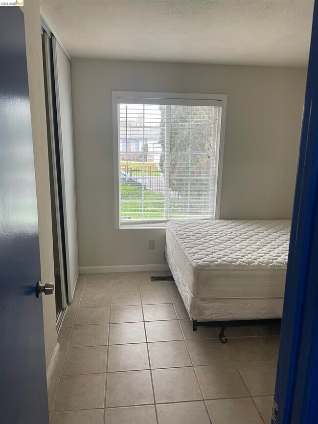 Building Photo - 1349 Alpine Dr