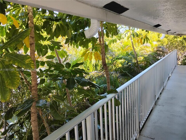 Building Photo - 305 SE 12th Ave