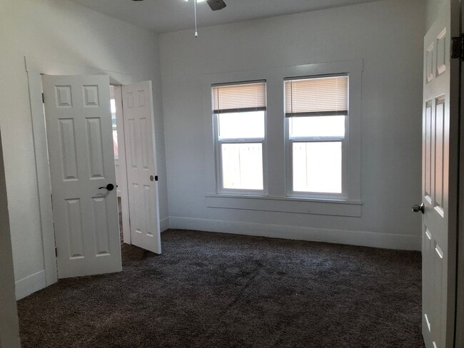 Building Photo - Enjoy The River Breeze On The Front Porch