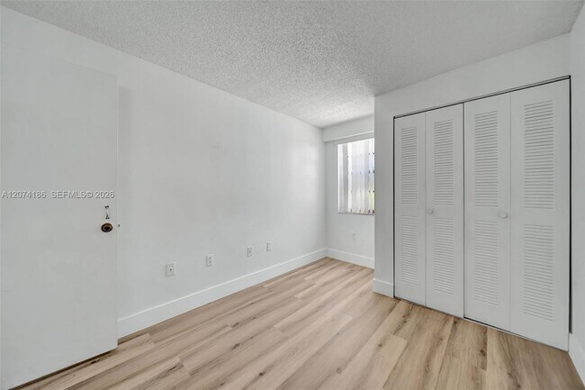 Building Photo - 777 SW 9th Ave