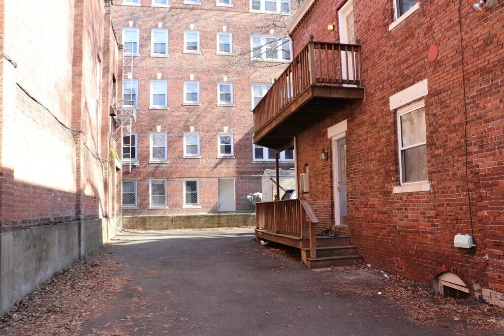 Building Photo - 12 Regent St