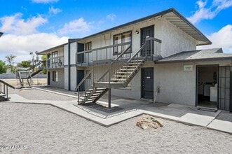 Building Photo - 717 E Roeser Rd