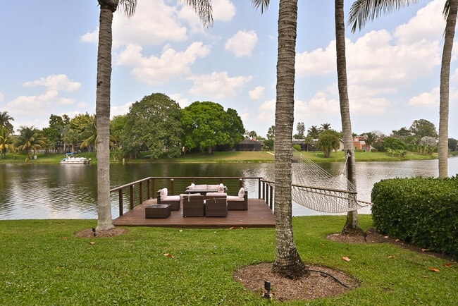 Building Photo - 12828 Meadowbreeze Dr