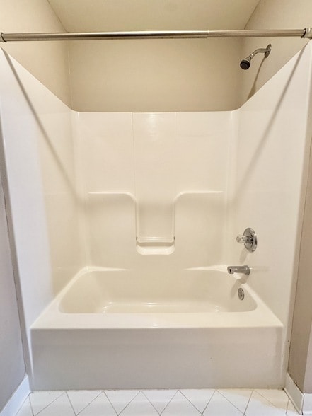 Building Photo - 1801 Brentwood Pointe