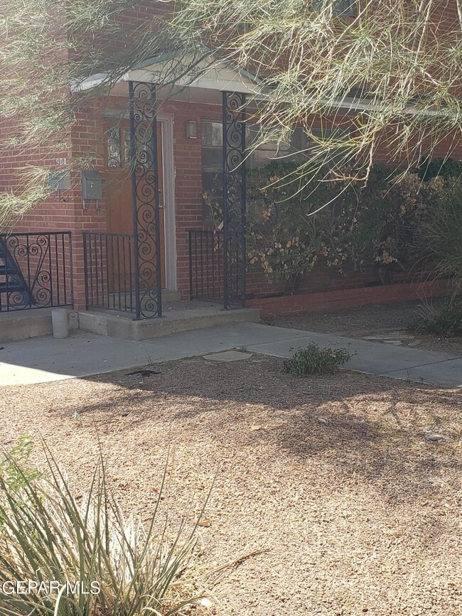 Building Photo - 900 W Yandell Dr