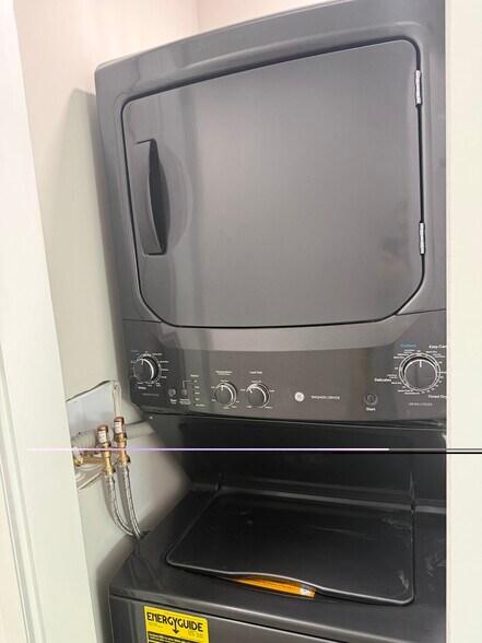 Building Photo - 23 Isham St