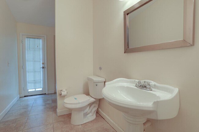 Building Photo - 5212 Abelia Dr