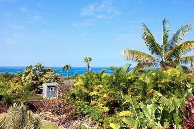 Building Photo - UNFURNISHED 3/2 PRIVATE HOME WITH OCEAN VIEW! AVAILABLE NOW!
