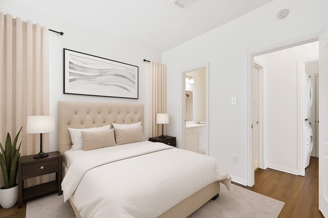 Building Photo - 3326 Lakeway Ln