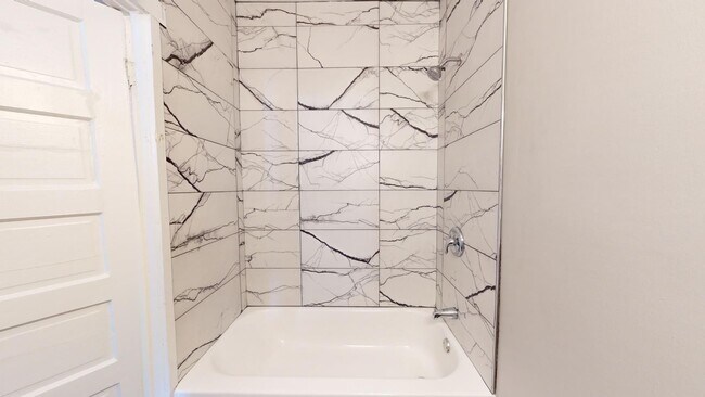 Building Photo - Brooklyn Centre Area - 3 Bedroom - Single ...