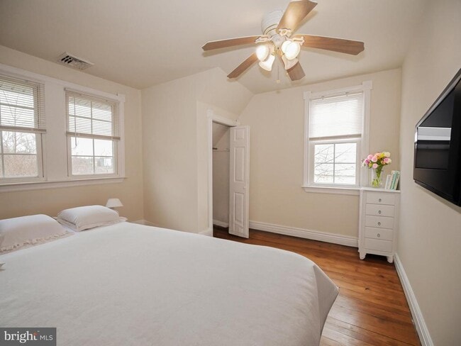 Building Photo - 332 Crown Point Rd