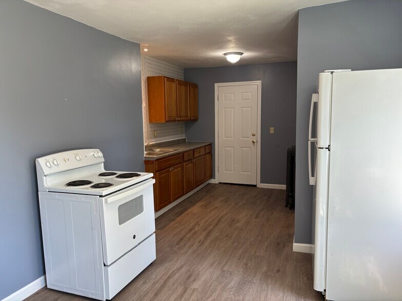 kitchen - 2 Parkin Ave