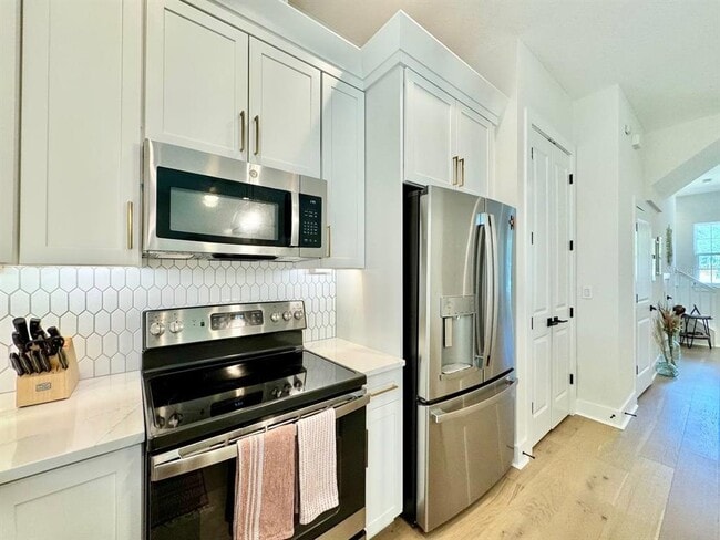 Building Photo - 3722 W Mango Ave