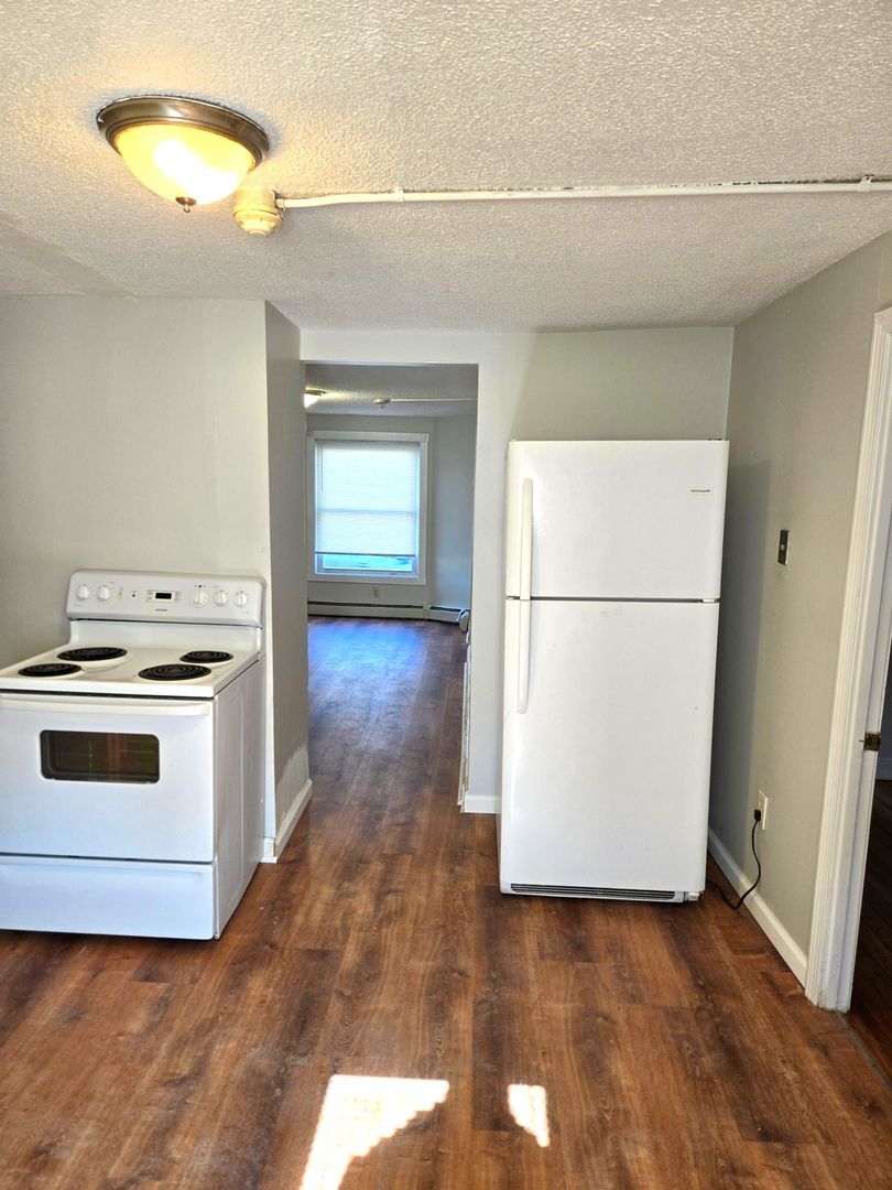 Building Photo - 31 Beecher St