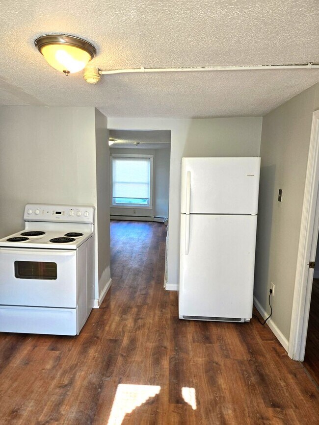 Building Photo - 31 Beecher St