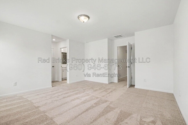 Building Photo - 826 Earhart St NW