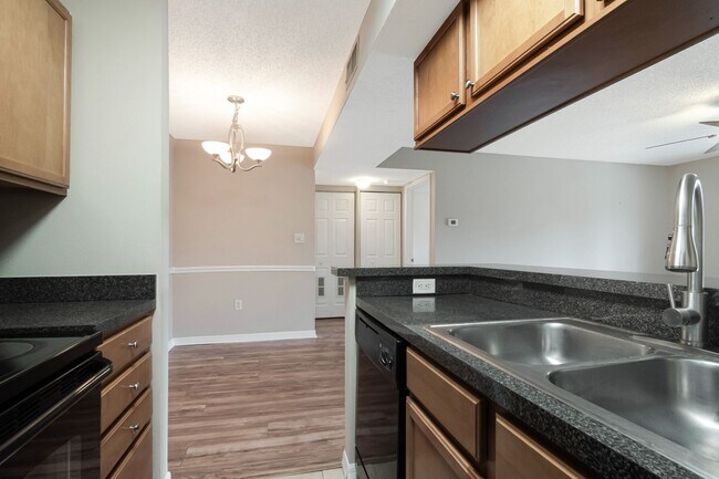 Building Photo - 221 Lake Brook Cir