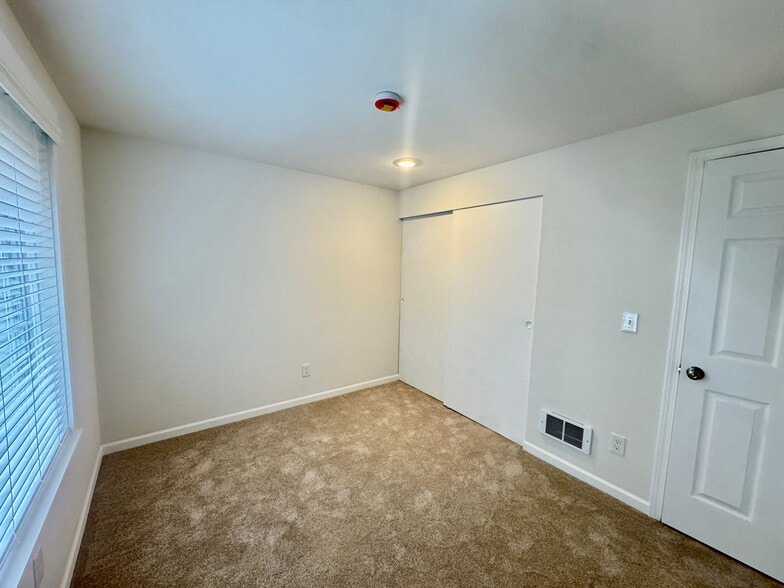 Building Photo - Completely Remodeled!!!