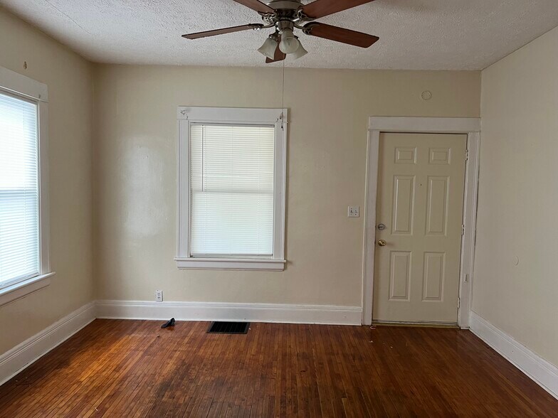 Building Photo - 95 Morton St