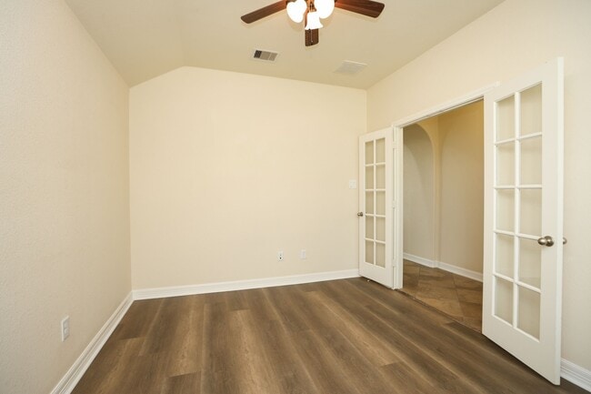 Building Photo - 9960 Golden Field Ln