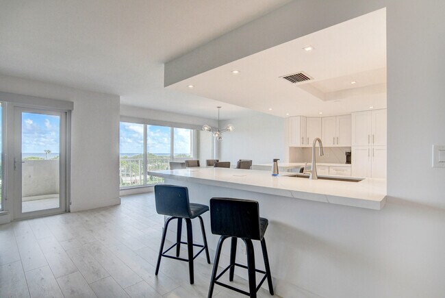 Building Photo - 4301 N Ocean Blvd