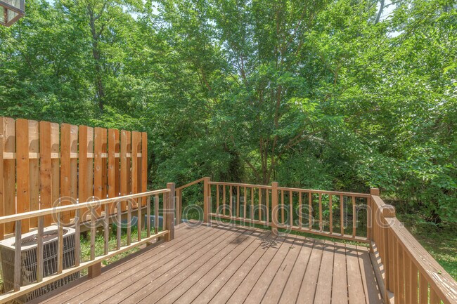 Building Photo - 644 B Earthside Drive