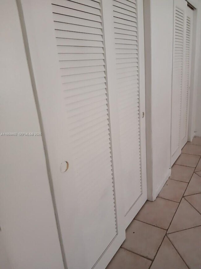 Building Photo - 1826 Cleveland St