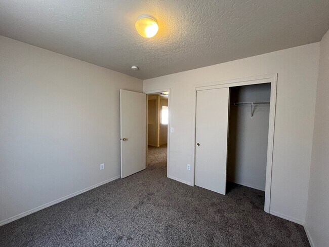 Building Photo - 12873 Alicia St