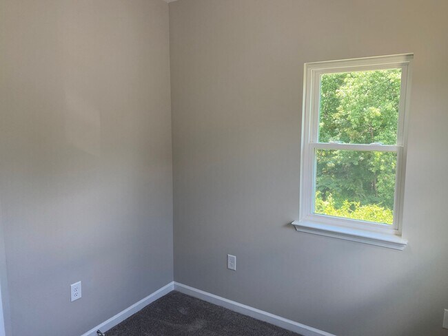 Building Photo - Beautiful 3 bedroom 2.5 bathroom home in C...