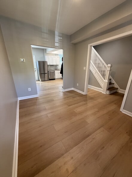 Building Photo - 740 Hobart Pl NW