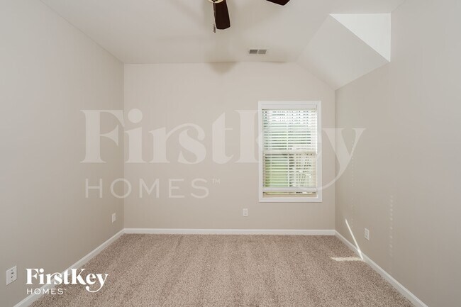Building Photo - 125 Ridgefield Ln