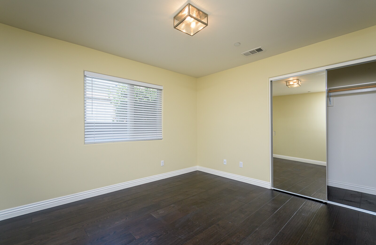 Building Photo - 736 N Wilton Pl