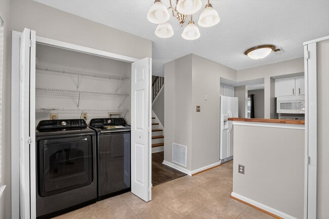 Building Photo - 6003 Bobcat Ct