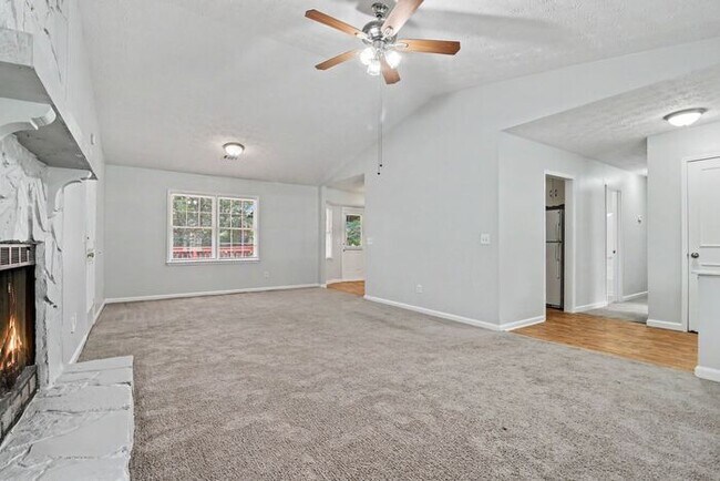 Building Photo - 3BR/2BA Ranch Home in Great School District Near Mall of Georgia!
