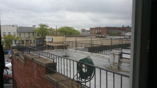 Building Photo - 2115F Grove St