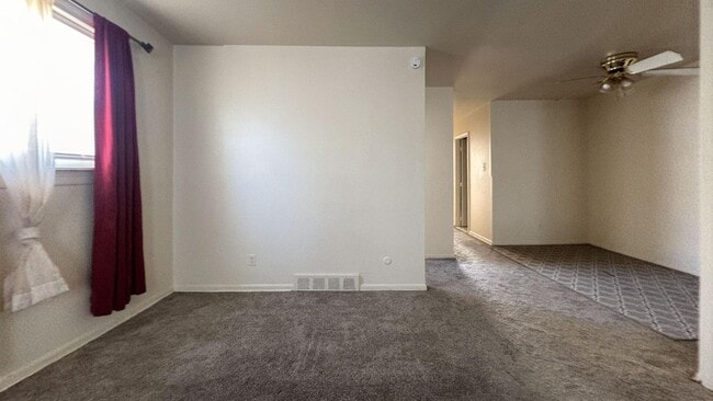 Building Photo - 9415 Lansford St