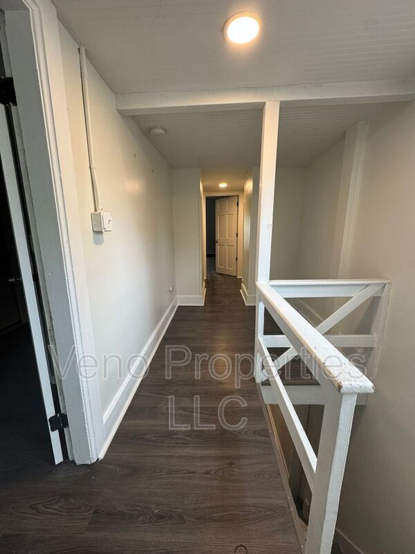 Building Photo - 221 Spring Ave