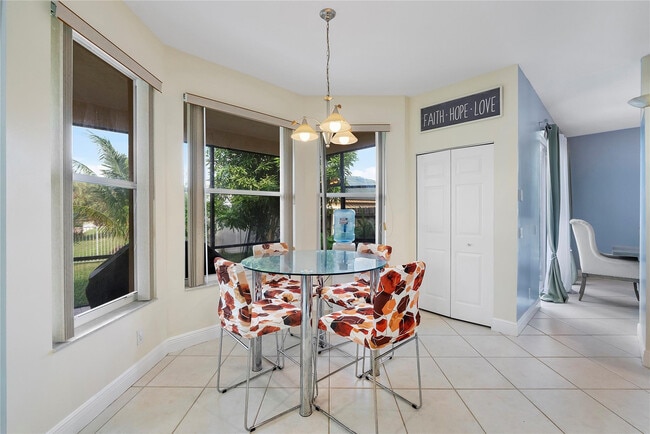 Building Photo - 3527 Chesapeake Cir