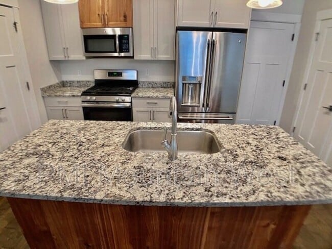 Building Photo - 269 E Ellen Ln