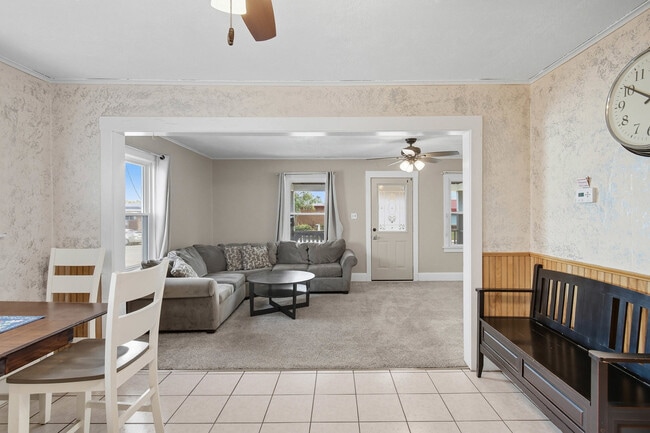 Building Photo - 408 River Ln