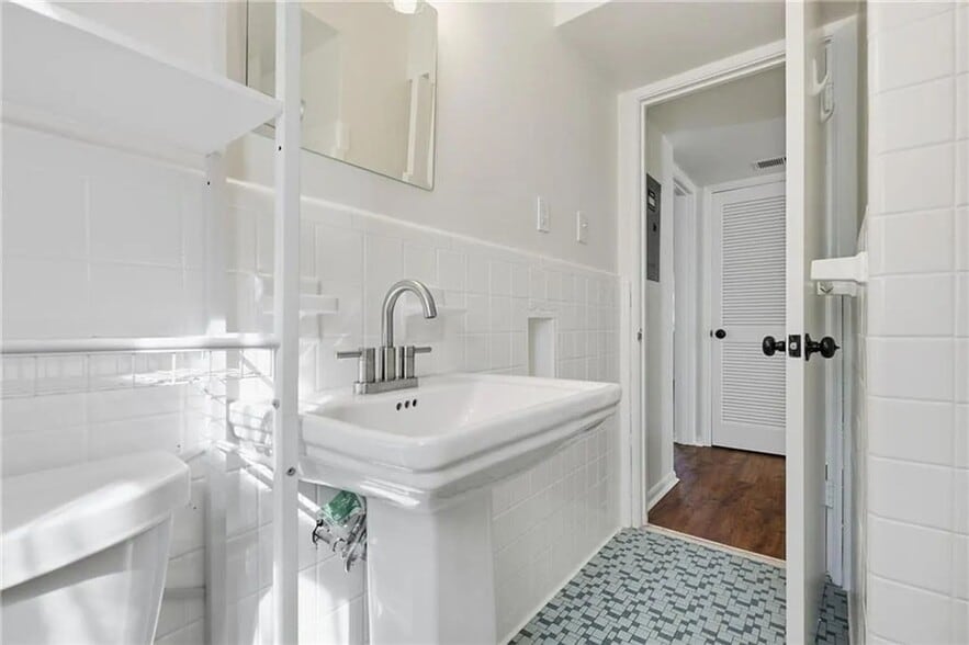 Building Photo - 104 Ardmore Pl NW