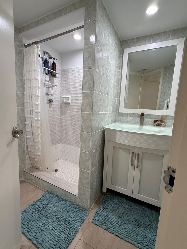 Building Photo - 5300 NE 24th Terrace