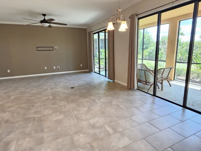 Building Photo - Annual Unfurnished 2 Bedroom 2 Bathroom First Floor Condo with 1 Car Garage in Sarasota National!